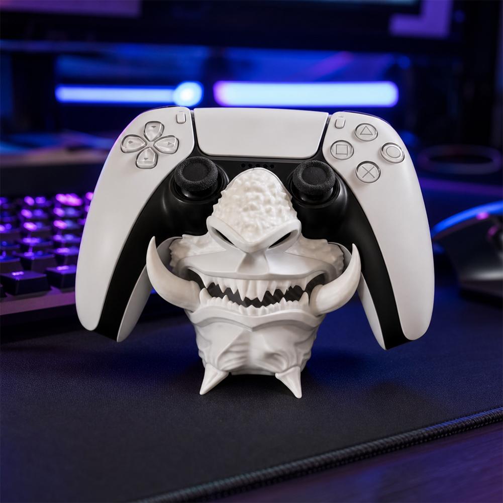 Accessories For Your Gaming Room - PS5ゲームパッド用「侍鬼面」コントローラーホルダー。3Dプリント製で、デスクトップに飾るスタンドとして、またゲームルームのデスク装飾としても使えるアクセサリー。