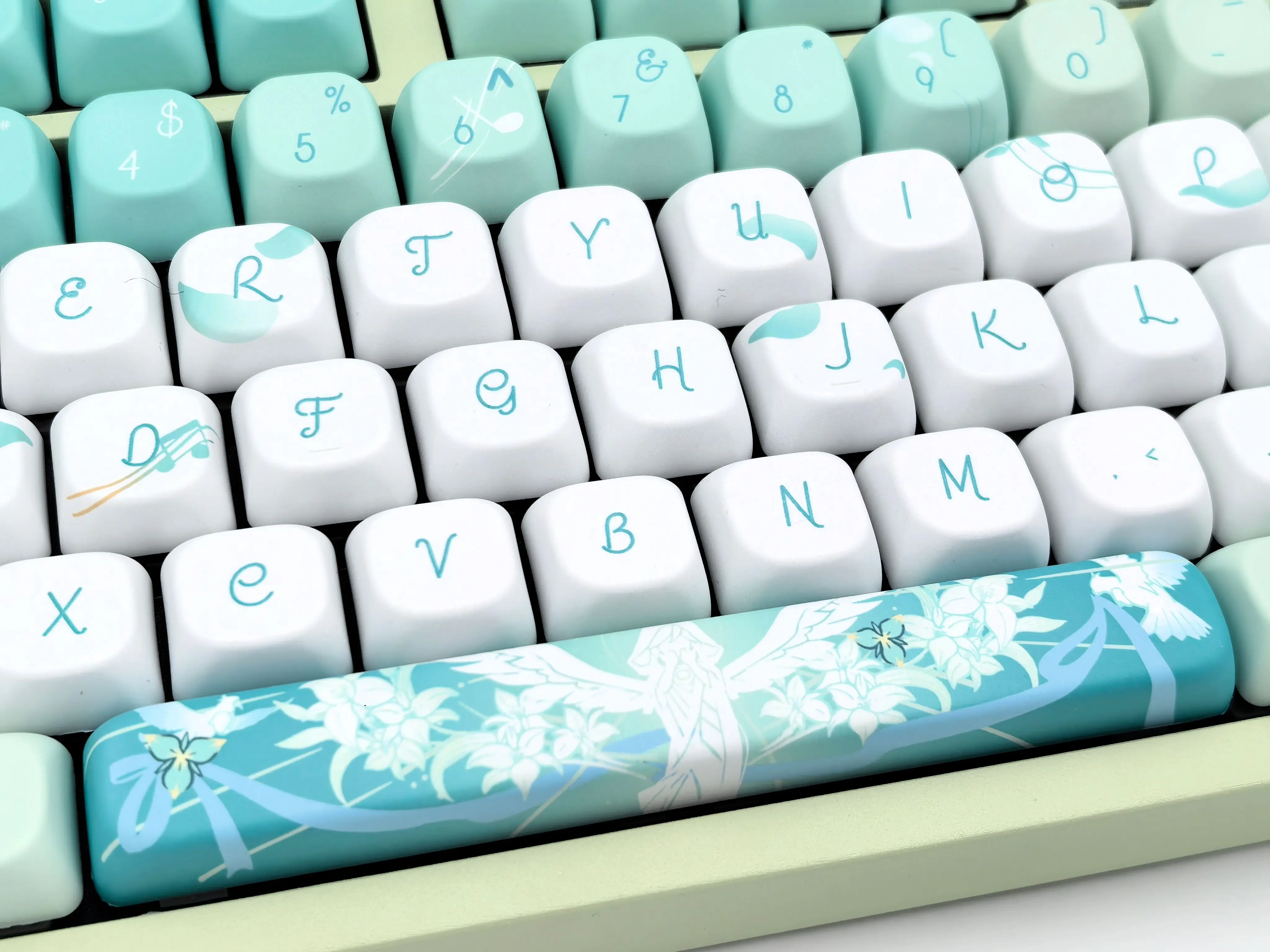 ゲーム「原神」の限定版、ヴェンティをテーマにしたキーキャップ - Gaming Accessories In China のレビューと価格